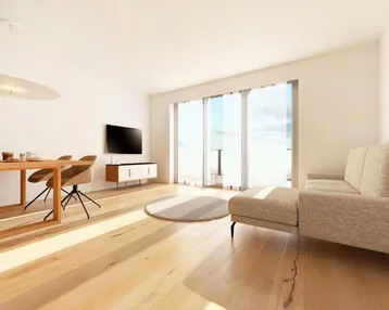Heller Wohn- und Essbereich mit Holzboden, Zugang zum Balkon und moderner Einrichtung.