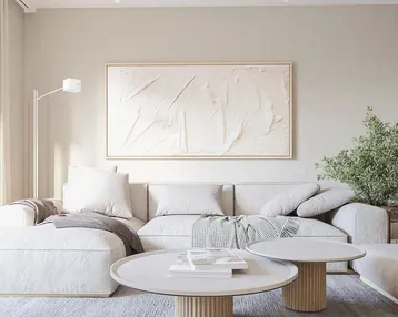 Helles Wohnzimmer mit modernem Sofa, Couchtischen und minimalistischer Dekoration.