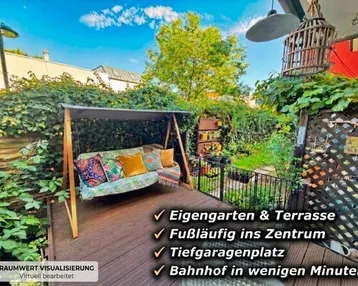 Gemütliche Terrasse mit Schaukelsofa und üppiger Bepflanzung, ideal zum Entspannen im Freien.