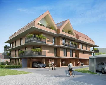Ansicht der modernen Wohnanlage mit Eingangsbereich, Balkonen und Carport-Parkplätzen.