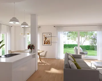 Helles, offenes Wohn- und Esszimmer mit Holzboden, moderner Einrichtung und Zugang zum Garten.