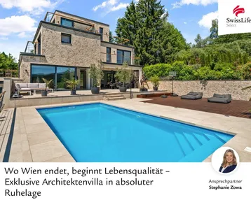 Moderne Architektenvilla mit großem Außenpool und weitläufiger Terrasse in ruhiger Lage.