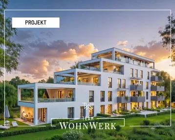 Modernes Mehrfamilienhaus mit gestuften Terrassen und gepflegter Grünanlage bei Sonnenuntergang.