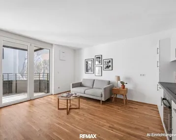 Helles Wohnzimmer mit Holzboden, Zugang zum Balkon und moderner Einrichtung.