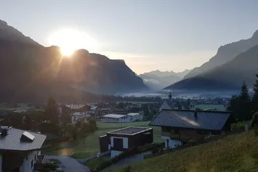 Gemütliche Tiroler Chalets in unverbaubarer Hanglage
