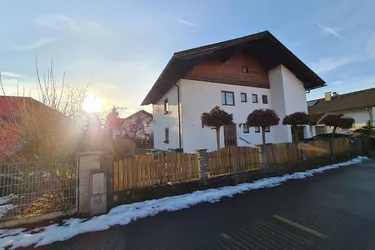 Expose Traumhaftes Zweifamilienhaus mit schönem Garten in bester Lage - am Silbersee!