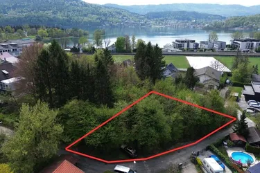 Natur. Ruhe. Wörthersee. – Sonniges Baugrundstück am Gletschertopf in Pörtschach