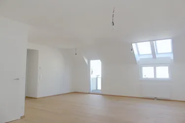 Top 12, Großzügige Wohnung mit Balkon 