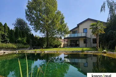 Vielseitig nutzbares Wohnhaus mit großzügigem Grundstück und Schwimmteich
