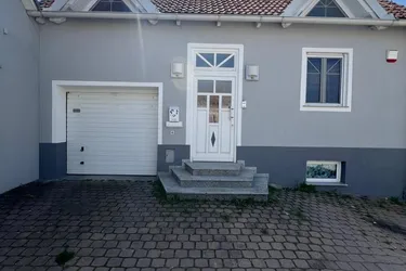  Einfamilienhaus das viel Freiraum lässt. Pool Garage