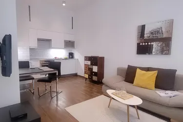 Heart of Vienna: Short Term Rental with Terrace in Historic Viennese Building