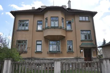 Villa aus 1930 zu unschlagbarem Preis, in perfektem Zustand und mit ganz viel Potenzial. Wohnen und auch Arbeiten.