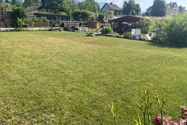 Charmantes Baugrundstück mit Tinyhouse &amp; großem Garten - Nähe italienischer Grenze