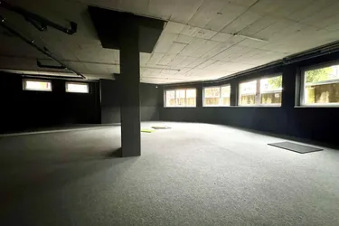630 m² Untergeschossflächen mit großen Fensterflächen