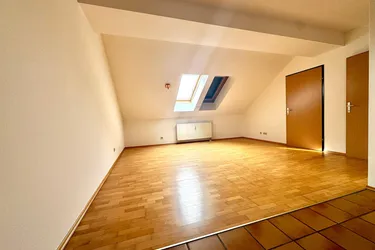 2-Zimmer-Dachgeschoss Wohnung