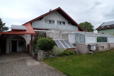 Einfamilienhaus in Essling mit Pool in ruhiger Lage