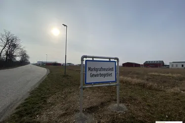 Expose Gewerbegrundstück ++ nur 10 Minuten von Wien entfernt und ebene Lage ++ Nähe Strasshof