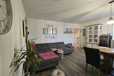Top sanierte Wohnung in Ruhelage.