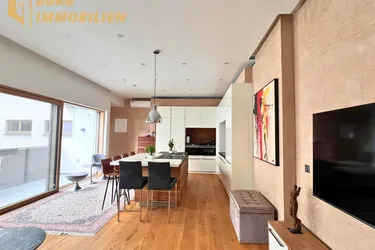 Dachgeschoßtraum mit Balkon nahe Klinik Landstraße – Exquisite 3-Zimmer-Wohnung mit Stil und Substanz