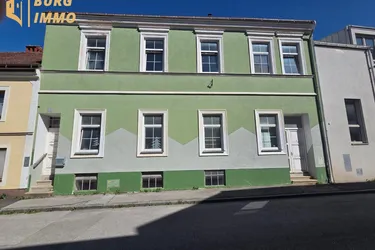Vielseitiges Mehrfamilienhaus mit Entwicklungspotenzial nahe dem Hauptplatz