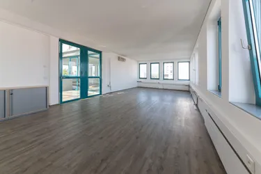 Modernes Büro (46 m²) an der Bundesstraße in Klaus - Perfekte Lage für dein Unternehmen!