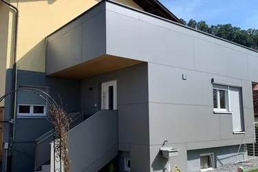 komplett modernisiert: 2,5-Zimmer-Wohnung mit Balkon