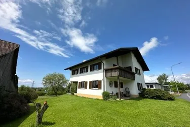 Expose Wohnhaus mit großem Garten und schöner Terrasse für die ganze Familie