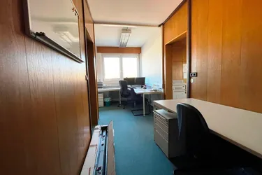 Mäder - Bürofläche im 1. OG mit ca. 12 m²