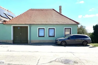 Mitterretzbach bei Retz -Bauernhaus, zwei Wohneinheiten, 2 Stadel. Garage