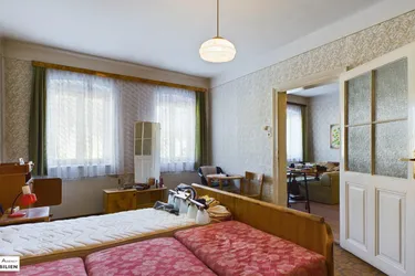 Altes, bäuerliches Haus mit 4 Zimmern, uneinsehbaren Garten und viel Potential