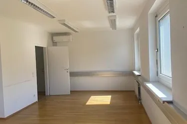 Wohnen und Arbeiten unter einem Dach: Büro mit Wohnmöglichkeit