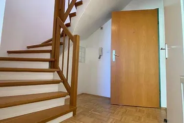 Lichtdurchflutete Dachgeschosswohnung in ruhiger Lage nahe der Murpromenade