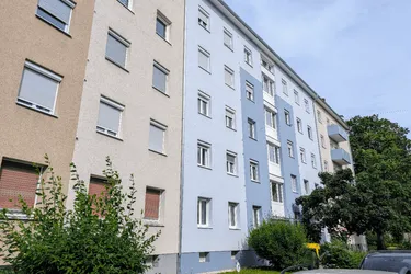 2-Zimmer-Wohnung mit Balkon Nähe City-Park zu verkaufen – ideal zum Modernisieren!