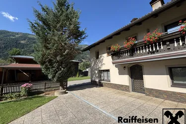 Großzügige Erdgeschosswohnung mit einem liebevoll angelegten Gartenparadies in Oberlienz