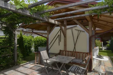 Ihr Gartenparadies in ruhiger Sackgasse – Traumhaftes Haus mit zwei Wohneinheiten!
