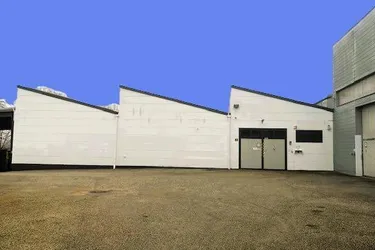 Vielseitig nutzbarer Hallenanteil mit ca. 300 m² zu vermieten