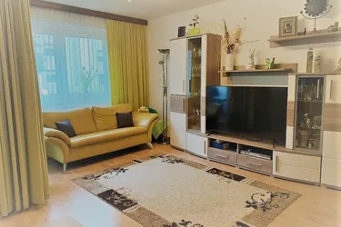 Expose 3-Zimmer-Familienwohnung und Westbalkon zu vermieten