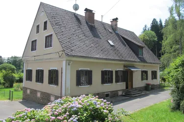 * LANDHAUS IN ABSOLUTER RUHELAGE *