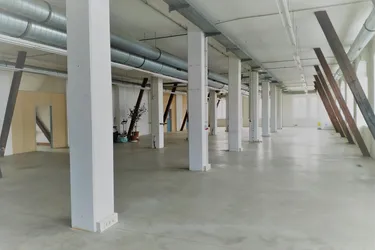 Provisionsfrei - Halle zur Produktion mit integrierten Büros