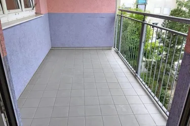 Ruhiger 2 ZIMMER-NEUBAU + sonniger Süd-Balkon 6,5m² + extra Küche möbliert + Bad/Wanne + WC + Lift!