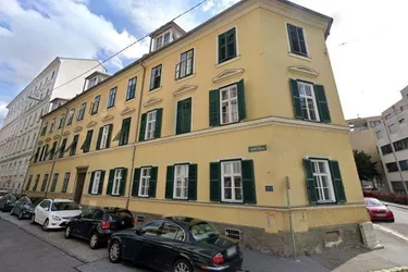 4 ZIMMER-Altbau, extra Küche möbliert mit Fenster, Bad mit Dusche, extra WC, nähe Jakominiplatz!