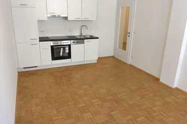 Erstbezug: Sanierter 2 ZIMMER-Altbau + neue Einbauküche + neue Sanitäranlagen + nähe Hauptbahnhof!