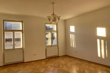 FÜR CITY-GIRLS/-MEN: Renovierte, coole 3,5-Zimmer-Altbau-Wohnung mit Balkon nähe Hauptbahnhof/Altstadt