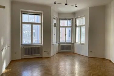 AN DER STAATSBRÜCKE: Charmante 5-Zimmer-Altbau-Büro-Etage (Büro-Widmung)