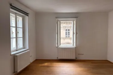 PLATZL/MÜNCHNERHOF: Praktisches 1-Raum-Büro (25m²) mitten in der Altstadt