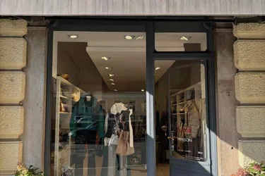 MAKARTPLATZ NEBEN HOTEL BRISTOL: Edle Fashion-/Interiorboutique, Cooler Concept-Store, Optiker, Cafè, Patisserie, Bar... vieles ist möglich!