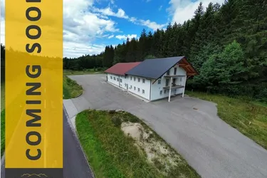 COMING SOON! Großzügige Gewerbeliegenschaft mit XXL-Grundstück, Halle, Büro und XL-Einliegerwohnung in zentraler Lage in Fornach
