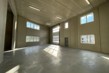 SOFORTBEZUG! Betriebs-/Produktions- oder Lagerhalle mit ca. 329 m² Fläche in Buchkirchen bei Wels zu verkaufen (Top 17)