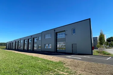 SOFORTBEZUG! Betriebs-/ Produktions- oder Lagerhallen von 44 - 224 m² Fläche im Business Park Regau , 1A-Lage, Nähe A1 Westautobahn (Top 04b)