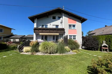Großzügiges leistbares Wohnhaus mit 3 getrennte Wohneinheiten, Traumgarten, Doppelgarage und vielen Parkplätzen Tuffeltsham in Redlham